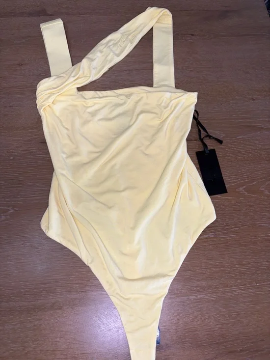 H:ours Yellow One-Shoulder Thong Bodysuit (Sold at Revolve) - Picture 2 of 8